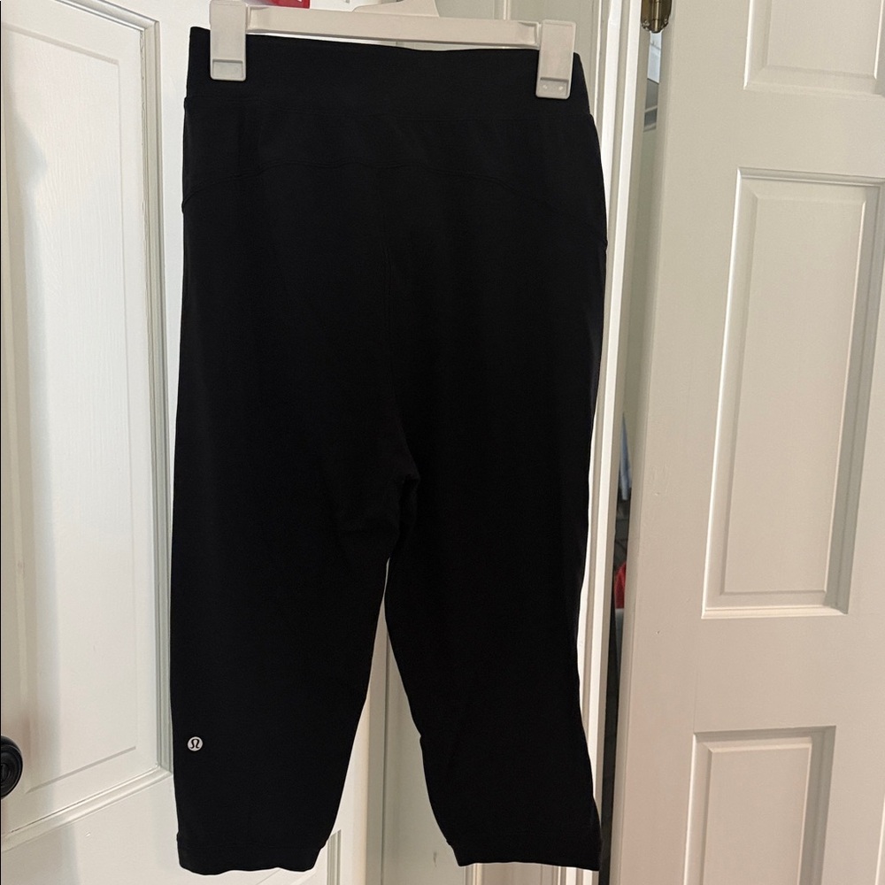 Lululemon athletica black crop leggings